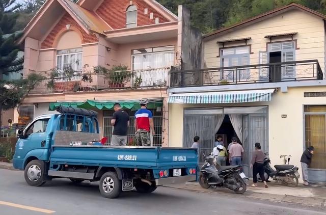 Chuyên gia Hà Nội khảo sát vết nứt dài trên đồi Ba Lá Xanh- Ảnh 5. Chuyên gia Hà Nội khảo sát vết nứt dài trên đồi Ba Lá Xanh- Ảnh 5.