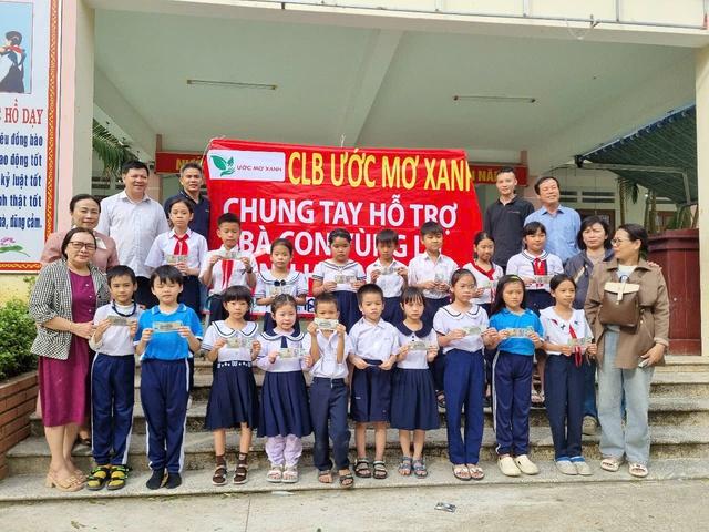 CLB Ước mơ xanh mang Hơi ấm đến bà con vùng lũ khánh hòa và Đắk Lắk - Ảnh 5. CLB Ước mơ xanh mang Hơi ấm đến bà con vùng lũ khánh hòa và Đắk Lắk - Ảnh 5.