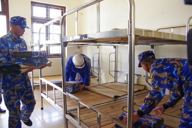 Hơn 3.000 ngư dân vào các đảo đặc khu Trường Sa tránh bão Kalmaegi - Ảnh 2. Hơn 3.000 ngư dân vào các đảo đặc khu Trường Sa tránh bão Kalmaegi - Ảnh 2.