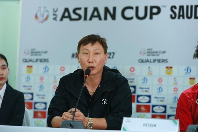 HLV Kim Sang-sik thở dài: ‘Đội tuyển Việt Nam đã phân tích kỹ Lào, vậy mà vẫn…’- Ảnh 2. HLV Kim Sang-sik thở dài: ‘Đội tuyển Việt Nam đã phân tích kỹ Lào, vậy mà vẫn…’- Ảnh 2.