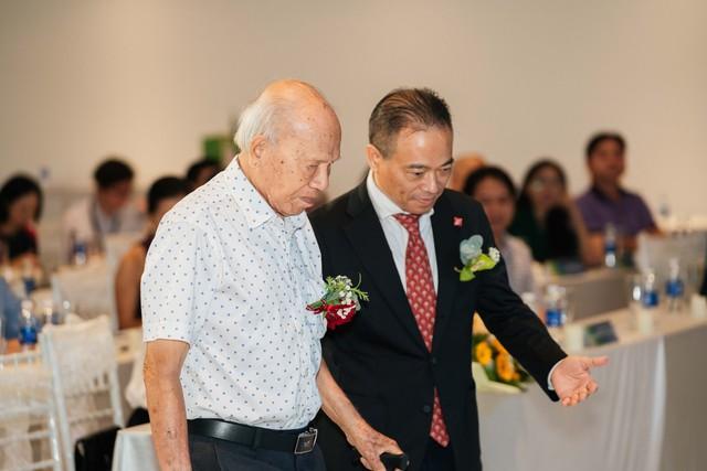 Nam Cường, Duyên Quỳnh hát ca khúc mừng ngày nhà giáo do AI phổ nhạc - Ảnh 1.