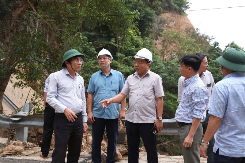 Đèo Khánh Lê có 42 điểm sạt lở, hơn 104.000 m³ đất đá tràn xuống đường - Ảnh 2.