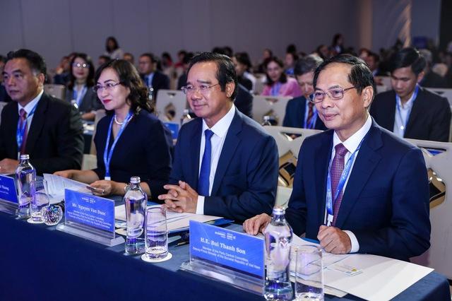 Talkshow thế hệ thông minh đương thời tại Diễn đàn kinh tế mùa thu 2025 - Ảnh 2. Talkshow thế hệ thông minh đương thời tại Diễn đàn kinh tế mùa thu 2025 - Ảnh 2.