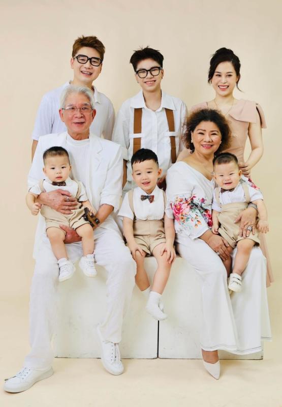 NSND Thanh Hoa và cuộc hôn nhân viên mãn bên chồng kém tuổi đầy cảm hứng - Ảnh 1. NSND Thanh Hoa và cuộc hôn nhân viên mãn bên chồng kém tuổi đầy cảm hứng - Ảnh 1.