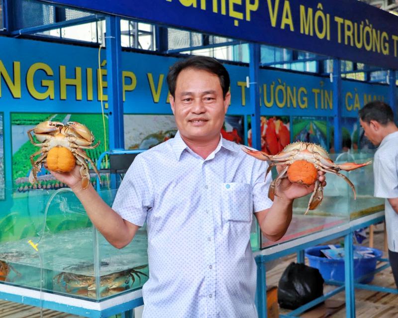 Hôm nay ngày đầu lễ hội ẩm thực cua Cà Mau ở TP.HCM: Thực khách hào hứng- Ảnh 4. Hôm nay ngày đầu lễ hội ẩm thực cua Cà Mau ở TP.HCM: Thực khách hào hứng- Ảnh 4.