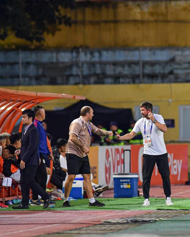 Làn gió trong lành mang tên Harry Kewell, CLB Hà Nội đang hồi sinh…
- Ảnh 1.