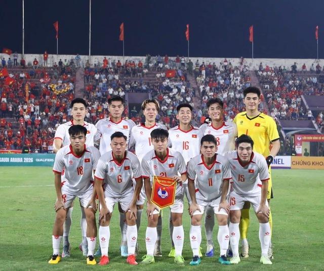 Trung vệ cao 1,95 m sẽ đấu U.23 Uzbekistan: U.23 Việt Nam có thêm ‘vũ khí’ tấn công?
- Ảnh 2. Trung vệ cao 1,95 m sẽ đấu U.23 Uzbekistan: U.23 Việt Nam có thêm ‘vũ khí’ tấn công?
- Ảnh 2.