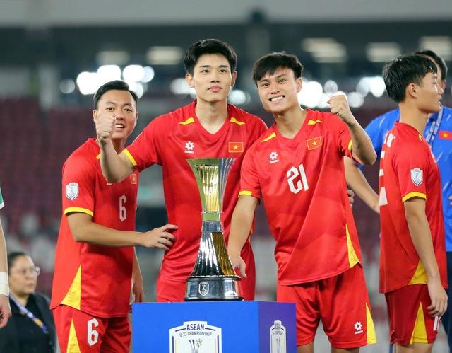 Đã rõ lý lo thầy Kim không ‘bỏ rơi’ nhân tố sát thủ này, U.23 Việt Nam rất cần anh!
- Ảnh 2. Đã rõ lý lo thầy Kim không ‘bỏ rơi’ nhân tố sát thủ này, U.23 Việt Nam rất cần anh!
- Ảnh 2.