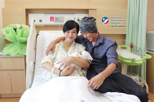 Nam diễn viên 'Chị Mười Ba' đón con gái đầu lòng bên vợ người mẫu- Ảnh 1. Nam diễn viên 'Chị Mười Ba' đón con gái đầu lòng bên vợ người mẫu- Ảnh 1.