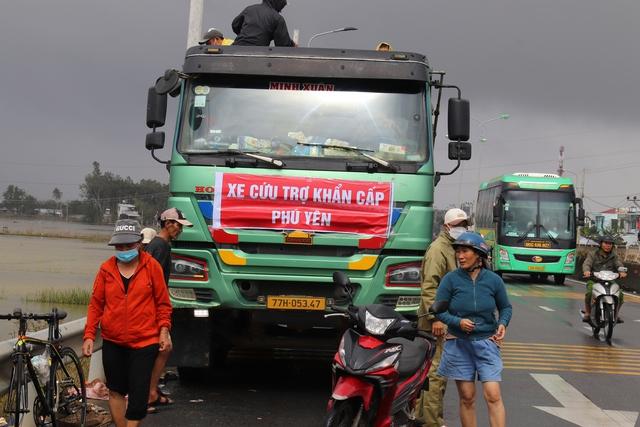 Người rốn lũ Hòa Xuân thở dài: 'Một đêm mà trắng tay hết'- Ảnh 1. Người rốn lũ Hòa Xuân thở dài: 'Một đêm mà trắng tay hết'- Ảnh 1.