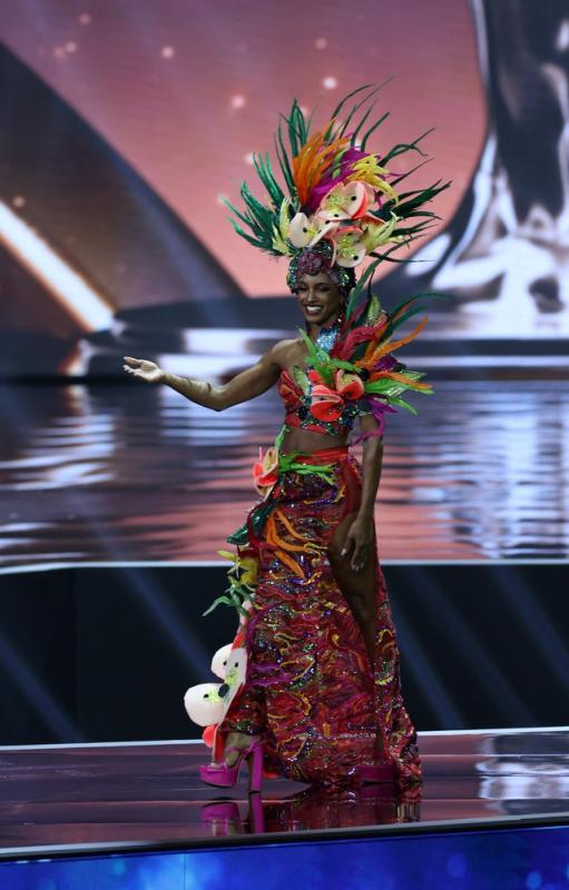 Hoa hậu Jamaica nhập viện cấp cứu sau cú ngã ở bán kết Miss Universe - Ảnh 2.