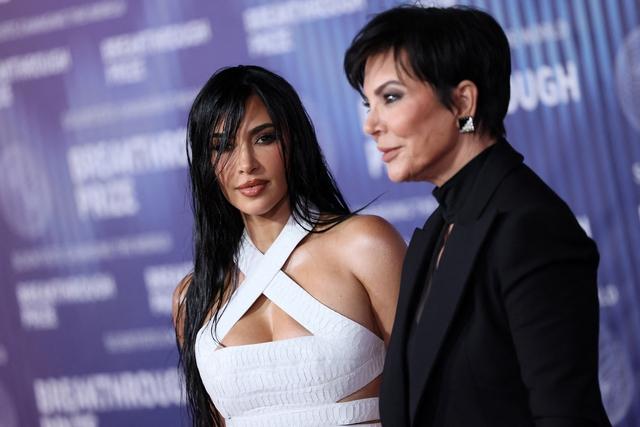 Kim Kardashian và mẹ ruột bị tố cố ý tung băng sex chấn động một thời - Ảnh 1.