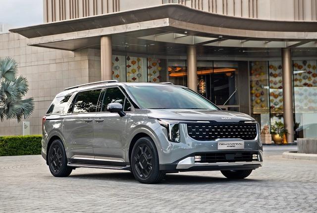 MPV gia đình cỡ lớn bán chạy nhất Việt Nam giảm giá gần 100 triệu - Ảnh 1.