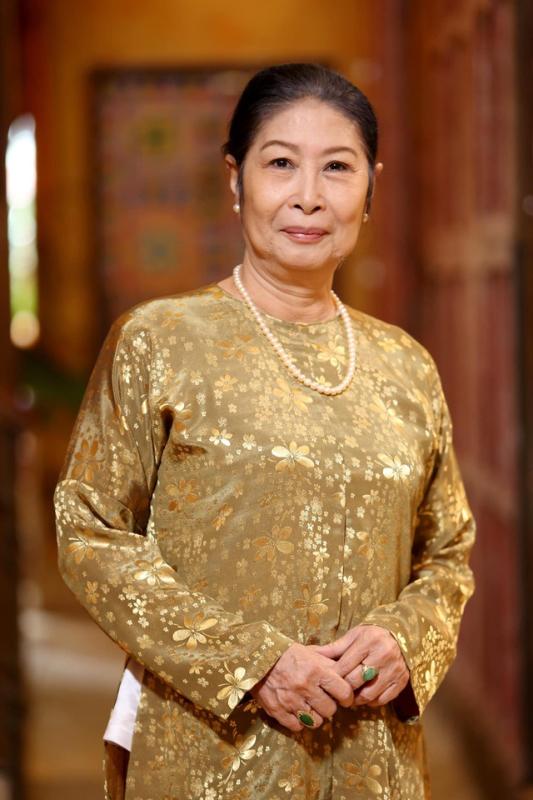 NSƯT Kim Phương ngồi ghế nóng, tiết lộ cuộc sống tuổi ngoài 70 - Ảnh 2.