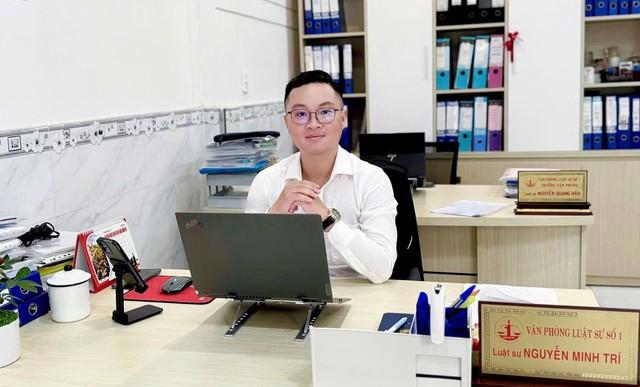 Nước hoa chai to chiết ra bán lẻ, có vi phạm pháp luật?- Ảnh 1. Nước hoa chai to chiết ra bán lẻ, có vi phạm pháp luật?- Ảnh 1.