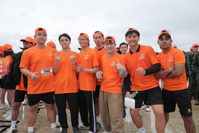 5.000 VĐV vượt mưa lạnh chinh phục giải marathon Liên Minh Group mở rộng 2025- Ảnh 2. 5.000 VĐV vượt mưa lạnh chinh phục giải marathon Liên Minh Group mở rộng 2025- Ảnh 2.