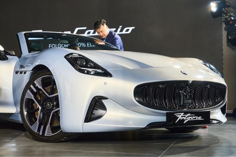 Xe mui trần hạng sang Maserati GranCabrio Folgore giá hơn 13,3 tỉ đồng - Ảnh 2.