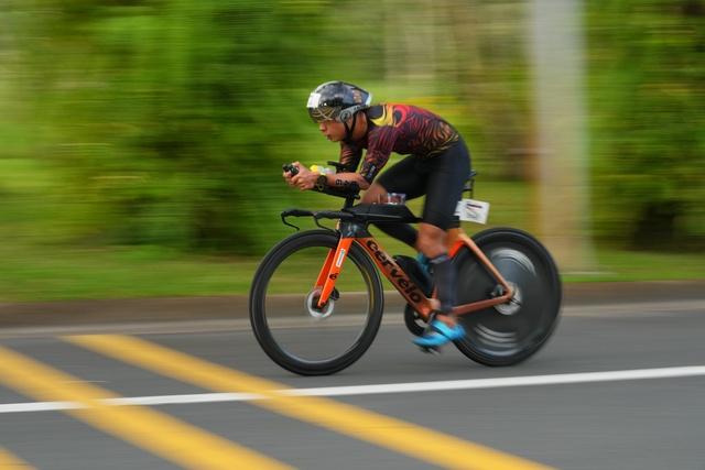 IRONMAN 70.3 Phú Quốc 2025: Hàng ngàn 'người thép' so tài tại đảo ngọc Việt Nam- Ảnh 1.