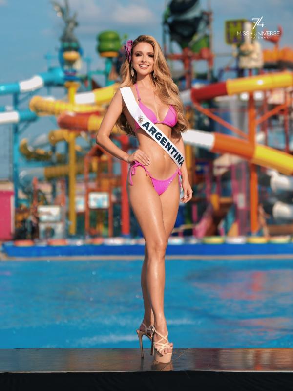 Hương Giang cùng dàn mỹ nhân Miss Universe trình diễn bikini bốc lửa - Ảnh 11. Hương Giang cùng dàn mỹ nhân Miss Universe trình diễn bikini bốc lửa - Ảnh 11.