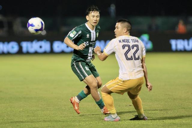Trường Tươi Đồng Nai thắng sát nút Quy Nhơn: Cựu tiền đạo U.23 Việt Nam sắm vai người hùng- Ảnh 2. Trường Tươi Đồng Nai thắng sát nút Quy Nhơn: Cựu tiền đạo U.23 Việt Nam sắm vai người hùng- Ảnh 2.