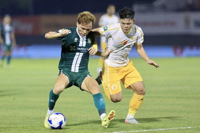 Trường Tươi Đồng Nai thắng sát nút Quy Nhơn: Cựu tiền đạo U.23 Việt Nam sắm vai người hùng- Ảnh 1. Trường Tươi Đồng Nai thắng sát nút Quy Nhơn: Cựu tiền đạo U.23 Việt Nam sắm vai người hùng- Ảnh 1.