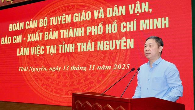 Đoàn tuyên giáo, báo chí TP.HCM tặng quà bà con Thái Nguyên bị thiệt hại mưa lũ- Ảnh 1.