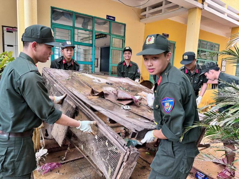 Đà Nẵng, Quảng Ngãi ứng phó nguy cơ lũ chồng lũ - Ảnh 8. Đà Nẵng, Quảng Ngãi ứng phó nguy cơ lũ chồng lũ - Ảnh 8.