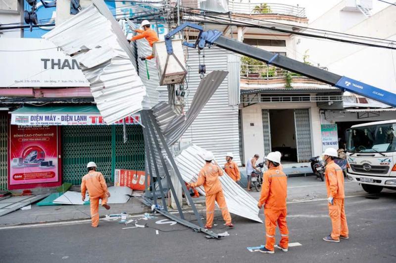 20 Hồ thủy điện xả tràn điều tiết cắt lũ sau bão số 13 - Ảnh 1. 20 Hồ thủy điện xả tràn điều tiết cắt lũ sau bão số 13 - Ảnh 1.