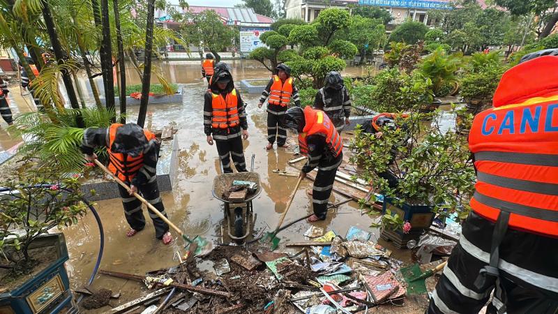Rốn lũ Đắk Lắk gượng dậy trong vòng tay nghĩa tình sau thiên tai tàn phá - Ảnh 4. Rốn lũ Đắk Lắk gượng dậy trong vòng tay nghĩa tình sau thiên tai tàn phá - Ảnh 4.