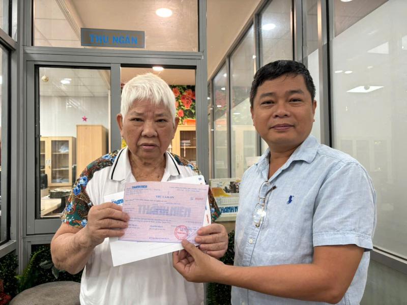 Tình người thắp sáng nơi rốn lũ - Ảnh 1.