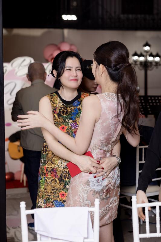 NSƯT Phượng Hằng trổ tài hát vọng cổ dài hơi mừng đầy tháng con Vũ Luân - Ảnh 8.