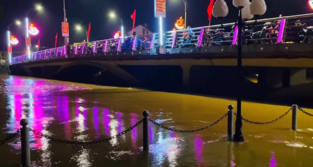 Quảng Trị mưa lớn , lũ trên sông Kiến Giang vượt báo động 3 uy hiếp dân sinh - Ảnh 1. Quảng Trị mưa lớn , lũ trên sông Kiến Giang vượt báo động 3 uy hiếp dân sinh - Ảnh 1.