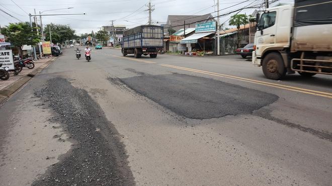 'Đường tránh' Đồng Xoài đã được sửa chữa sau phản ánh của Báo Thanh Niên - Ảnh 5.