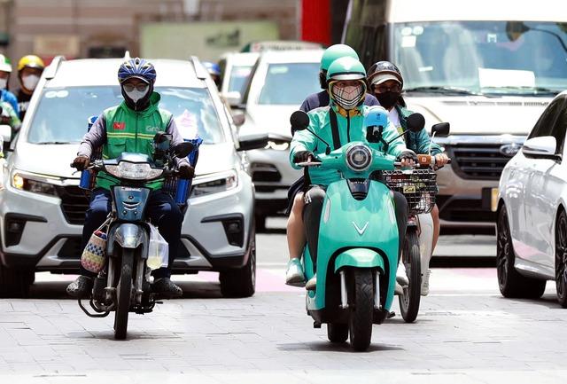 Xe ôm công nghệ, taxi mới tại Hà Nội phải dùng năng lượng xanh từ tháng 7.2026 - Ảnh 2.