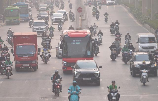 Xe ôm công nghệ, taxi mới tại Hà Nội phải dùng năng lượng xanh từ tháng 7.2026 - Ảnh 1.
