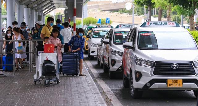 Hành khách đi xe dịch vụ mở cửa gây tai nạn, phạt ai?- Ảnh 2. Hành khách đi xe dịch vụ mở cửa gây tai nạn, phạt ai?- Ảnh 2.