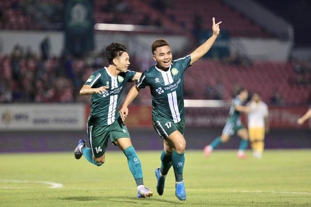 Trường Tươi Đồng Nai thắng sát nút Quy Nhơn: Cựu tiền đạo U.23 Việt Nam sắm vai người hùng- Ảnh 3. Trường Tươi Đồng Nai thắng sát nút Quy Nhơn: Cựu tiền đạo U.23 Việt Nam sắm vai người hùng- Ảnh 3.