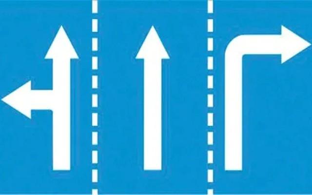 Đi thẳng trên làn đường rẽ trái có bị trừ điểm bằng lái? - Ảnh 1.