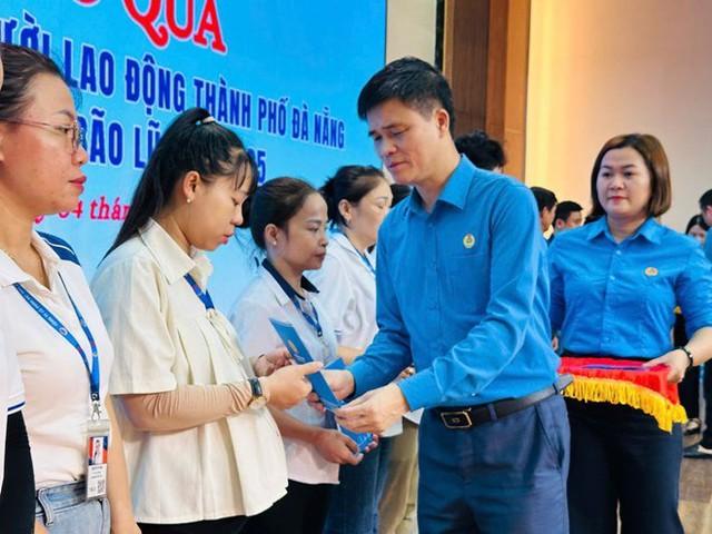 Hỗ trợ 1 tỉ đồng người lao động ở Đà Nẵng bị ảnh hưởng mưa lũ - Ảnh 1.