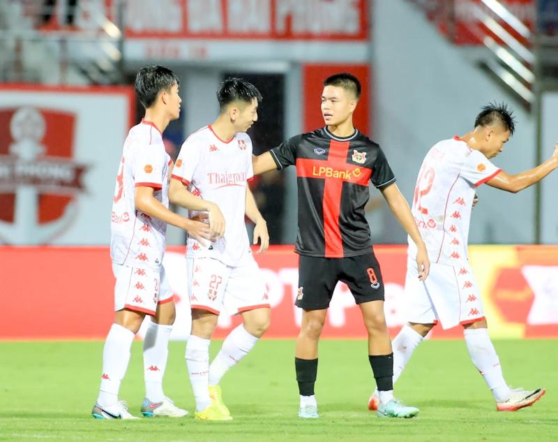 Tiền vệ Việt kiều Trần Thành Trung tăng tốc cùng U.23 Việt Nam: Giấc mơ SEA Games 33- Ảnh 2. Tiền vệ Việt kiều Trần Thành Trung tăng tốc cùng U.23 Việt Nam: Giấc mơ SEA Games 33- Ảnh 2.