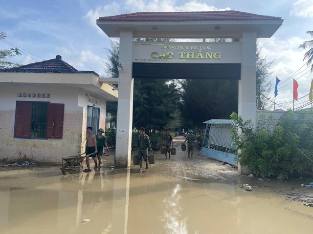 Khánh Hòa vẫn còn 70 trường học chưa thể đón học sinh đến lớp ngày đầu tuần- Ảnh 1.