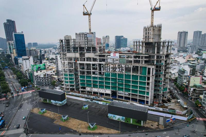 TP.HCM: Cần cẩu 'đứng gác' 3 năm dự án tứ giác Bến Thành, vì sao chưa tháo?- Ảnh 3. TP.HCM: Cần cẩu 'đứng gác' 3 năm dự án tứ giác Bến Thành, vì sao chưa tháo?- Ảnh 3.