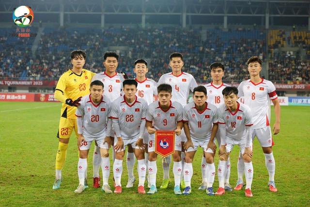 U.23 Việt Nam thắng Hàn Quốc bằng... thể hình và bóng bổng: Cuộc đấu trí càng nóng bỏng- Ảnh 2.