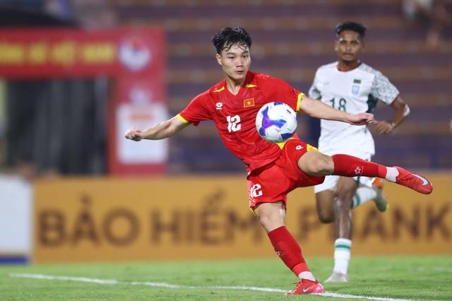 Văn Trường nguy cơ lỡ SEA Games: Tuyến giữa U.23 yếu, ông Kim khỏa lấp bằng Việt kiều?- Ảnh 3. Văn Trường nguy cơ lỡ SEA Games: Tuyến giữa U.23 yếu, ông Kim khỏa lấp bằng Việt kiều?- Ảnh 3.