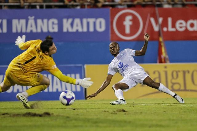 Đội tuyển Việt Nam: Văn Lâm ‘đánh bại’ thủ môn hay nhất AFF Cup, tại sao không?- Ảnh 2.