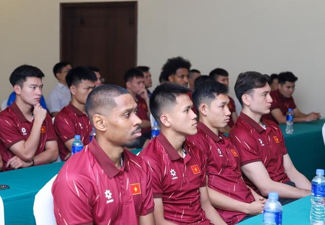 Chủ tịch VFF Trần Quốc Tuấn chúc mừng Xuân Son, muốn đội tuyển Việt Nam làm được điều đặc biệt- Ảnh 2. Chủ tịch VFF Trần Quốc Tuấn chúc mừng Xuân Son, muốn đội tuyển Việt Nam làm được điều đặc biệt- Ảnh 2.