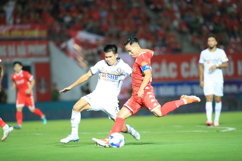 CLB Hải Phòng thắng dễ Đà Nẵng: Bước vào kỳ nghỉ dịp FIFA Days, người vui kẻ buồn- Ảnh 3. CLB Hải Phòng thắng dễ Đà Nẵng: Bước vào kỳ nghỉ dịp FIFA Days, người vui kẻ buồn - Ảnh 3.