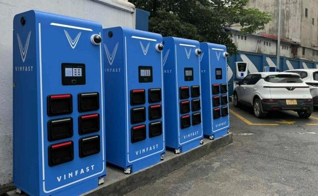 VinFast ‘ồ ạt’ lắp trạm đổi pin xe máy điện tại Việt Nam - Ảnh 1.