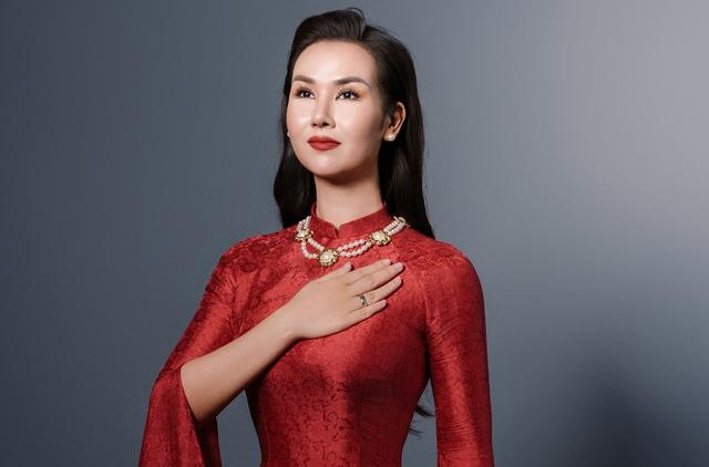 Võ Hạ Trâm: Chồng Ấn Độ gánh bớt việc nhà, chăm con để tôi toàn tâm đi  - Ảnh 1.