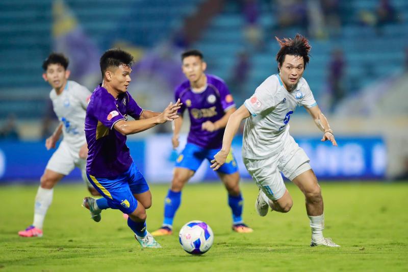 Bảng xếp hạng V-League mới nhất: CLB CAHN bùng nổ tốp đầu, Nam Định và HAGL đua trụ hạng?- Ảnh 2. Bảng xếp hạng V-League mới nhất: CLB CAHN bùng nổ tốp đầu, Nam Định và HAGL đua trụ hạng?- Ảnh 2.